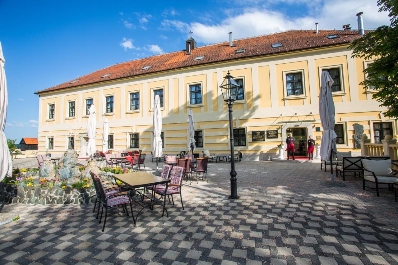 Hotel & Restoran Dvorac Gjalski Zabok Exterior foto